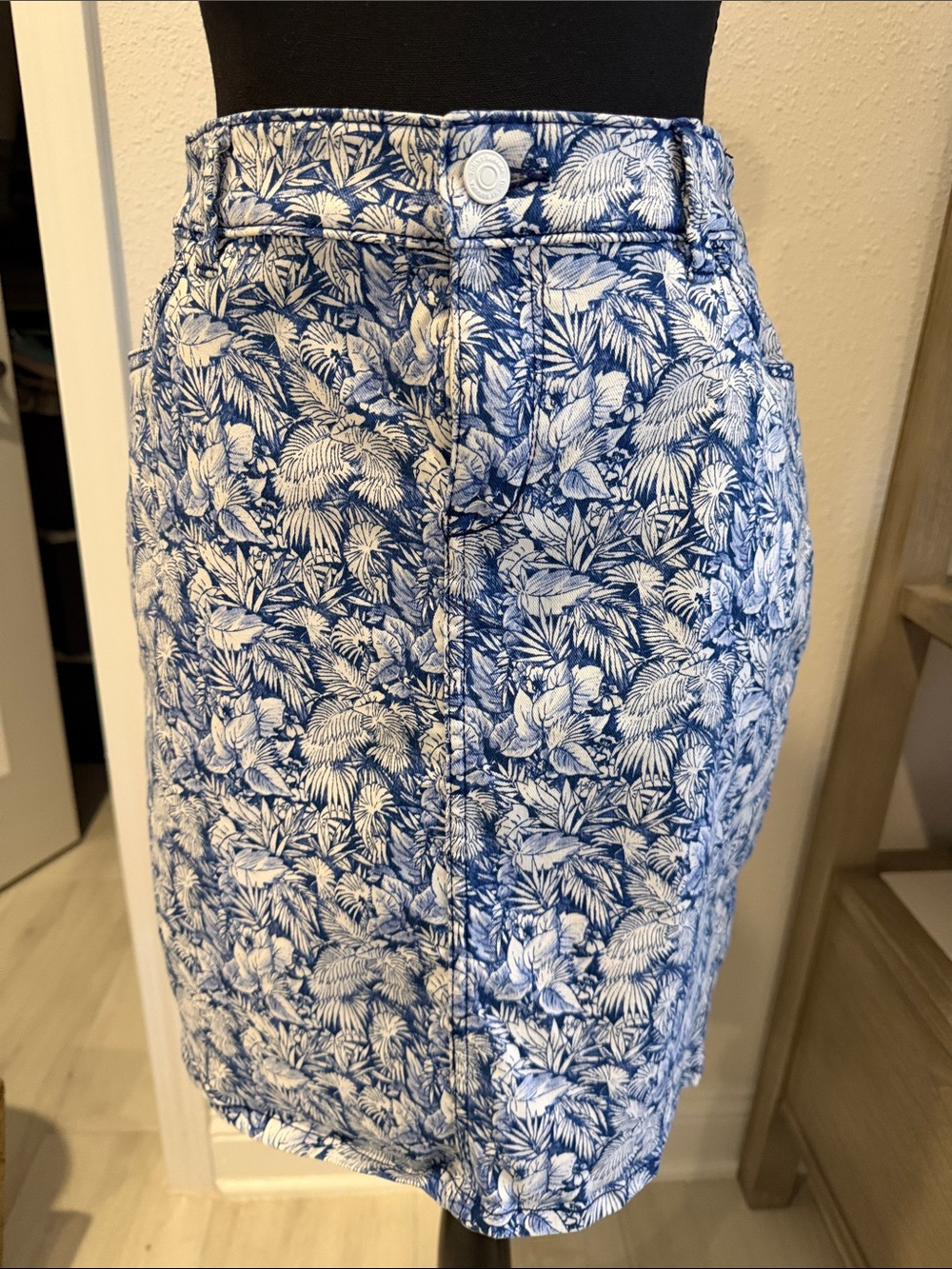Tommy Bahama Blue and White Floral Mini Skirt